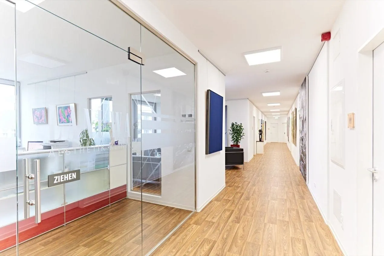 Eingangsbereich der LANUWA Aesthetik Klinik Eingangsbereich der Klinik