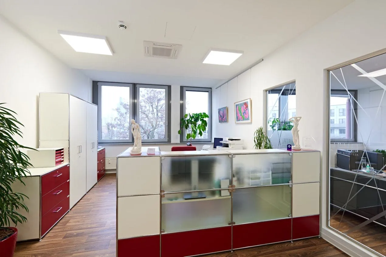 Moderner Empfangsbereich der LANUWA Klinik Empfangsbereich der LANUWA Klinik