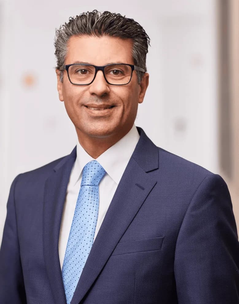 Dr. med. Marwan Nuwayhid - Facharzt für Gynäkologie und Experte für ästhetische Chirurgie mit 30+ Jahren Erfahrung Dr. med. Marwan Nuwayhid - Facharzt für Gynäkologie und Experte für ästhetische Chirurgie mit 30+ Jahren Erfahrung