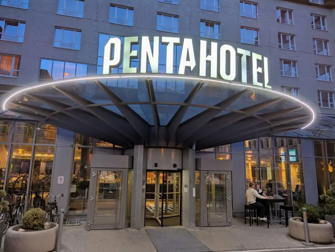 Pentahotel Leipzig – Hotelempfehlung nahe LANUWA Klinik Pentahotel Leipzig Außenansicht